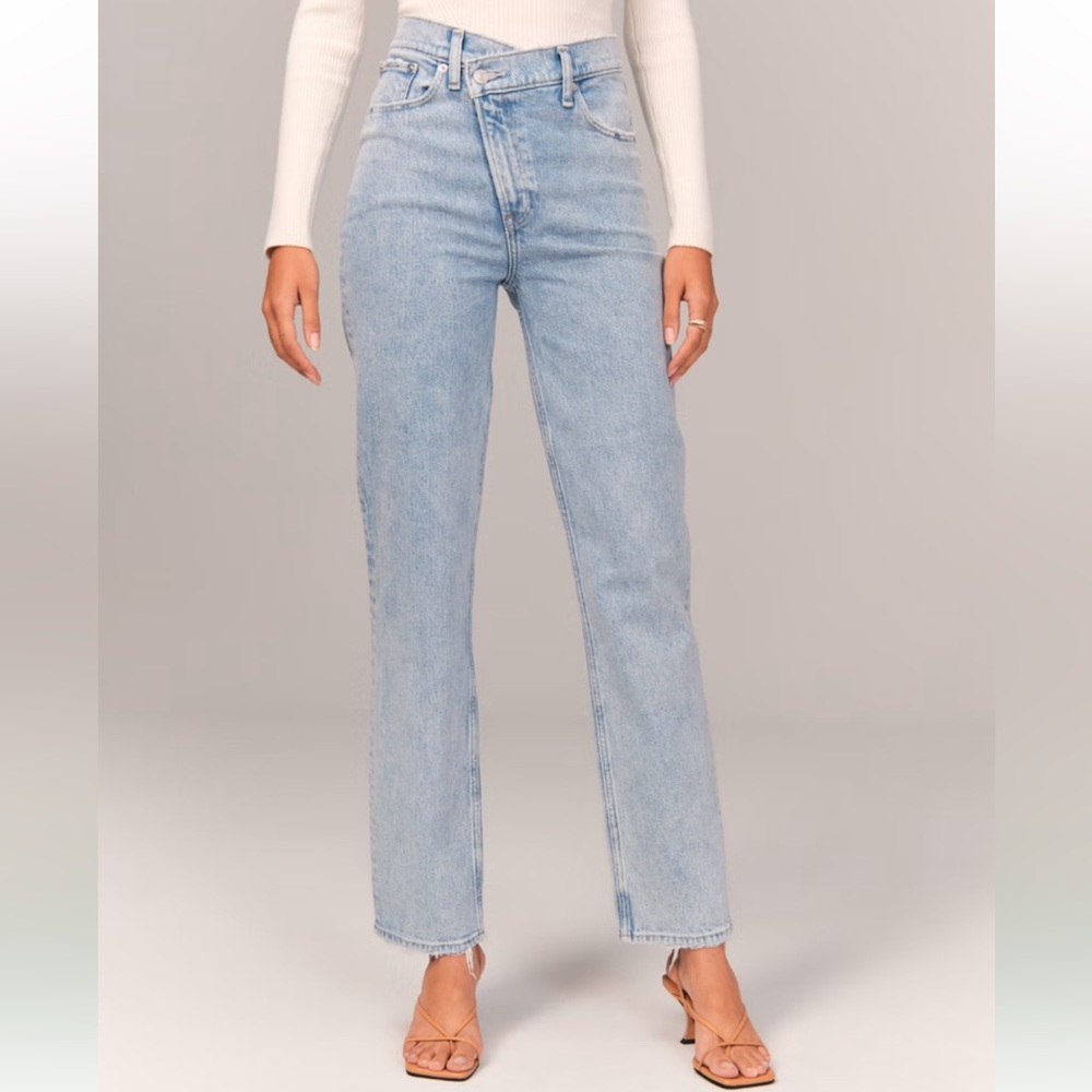 Abercrombie & Fitch the 90s straight ultra high rise Jean